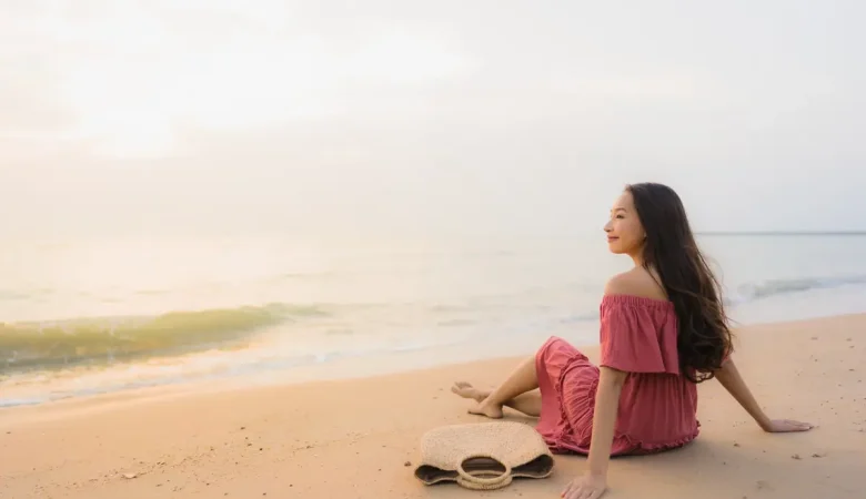 Busana Wanita Terbaik untuk Foto Estetik di Pantai