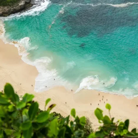 5 Busana Wanita Terbaik untuk Foto Estetik di Pantai